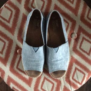 Toms | chambray peep toe